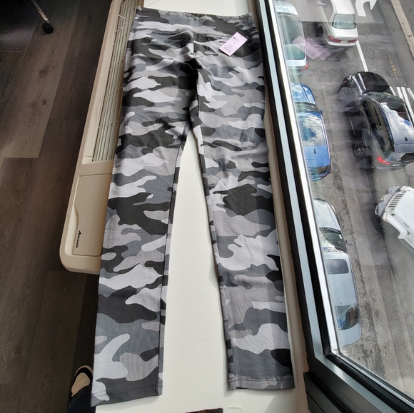 Gray Color Camo Print Tights/Leggings - Picture 2 of 4